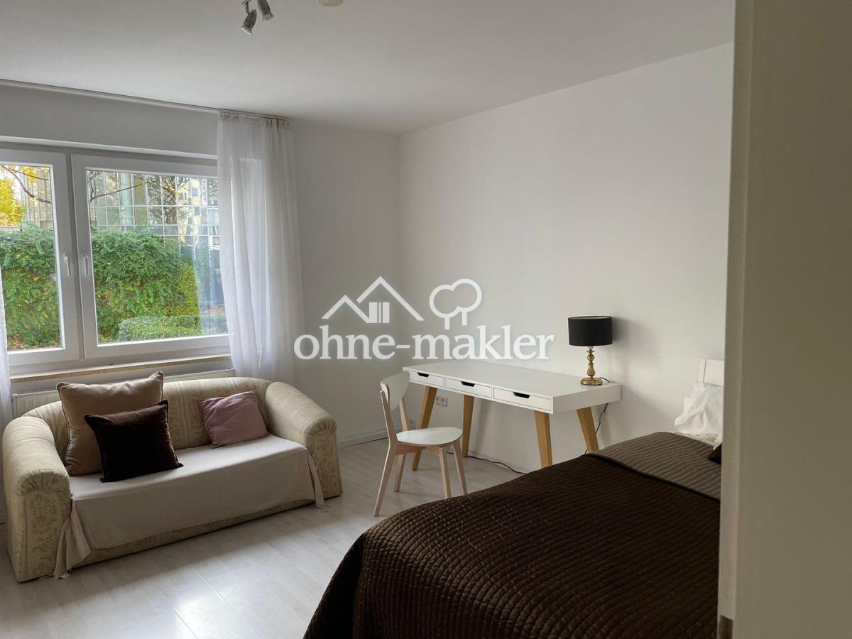 Großes Zimmer mit Balkon