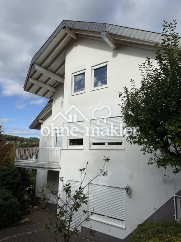 Außenansicht mit Balkon