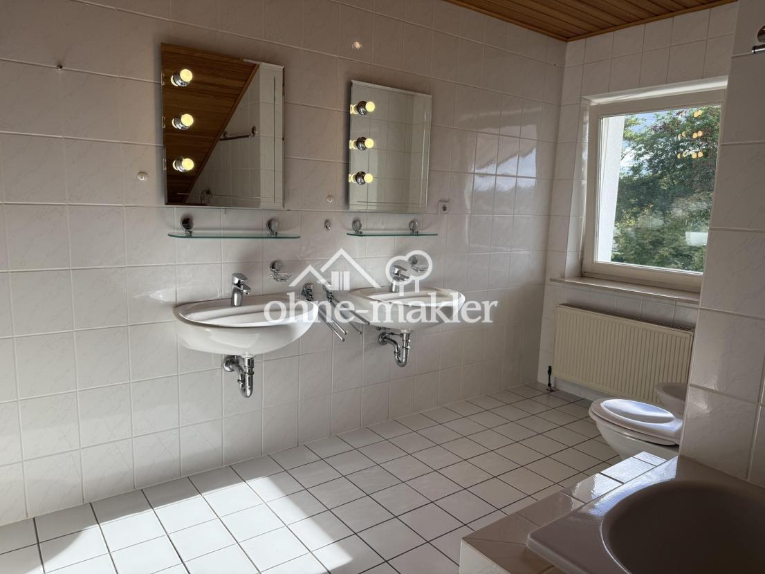 Badezimmer Hauptwohnung 1