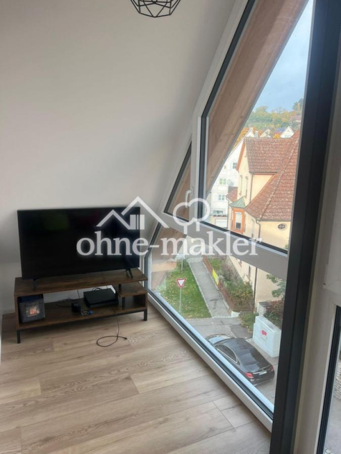 grosses Zimmer mit Gaube