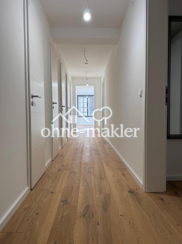 Flur mit Abstellräumen