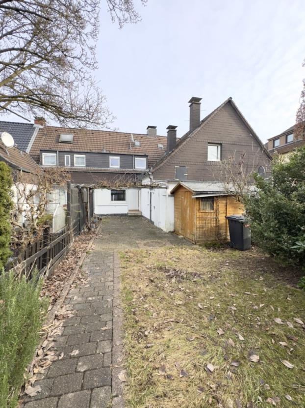 Blick vom Garten aufs Haus