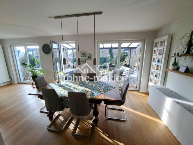 Esszimmer und Balkon