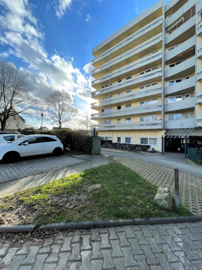 Objektansicht mit Stellplatz