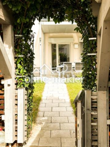 Zugangsweg von den Carports