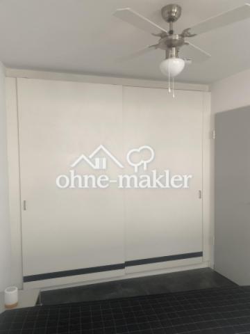 großer Kleiderschrank