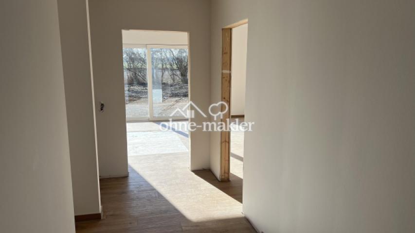 Flur mit Blick ins helle Wo-Zi