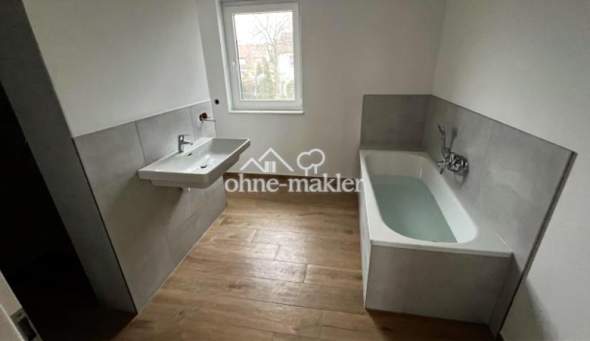 freundliches, helles Bad