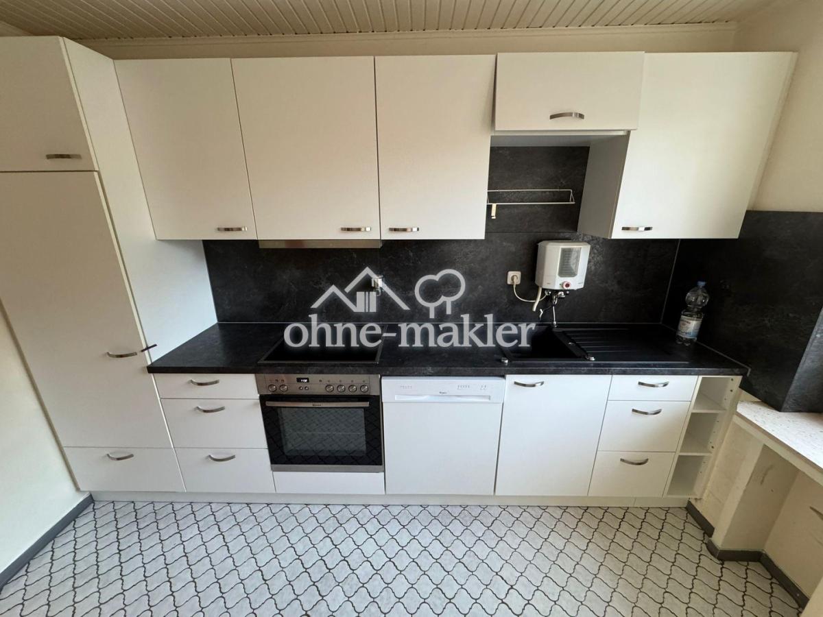 Große, moderne Küche inklusive