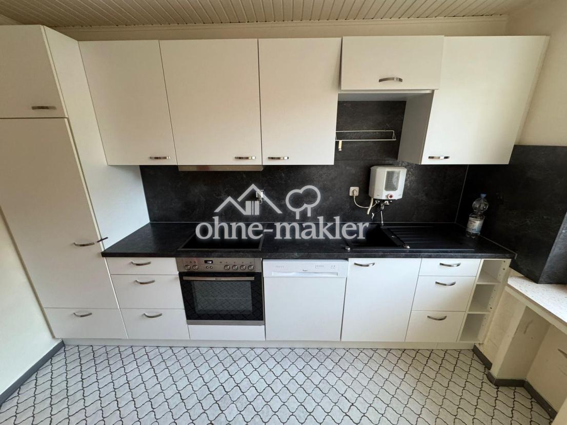 Große, moderne Küche inklusive