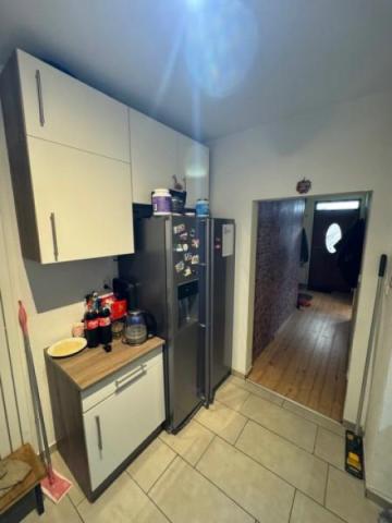 21 Küche mit Flur zum Haupteingang