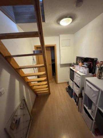 37 Flur mit Treppe zuzm ausgebauten DG