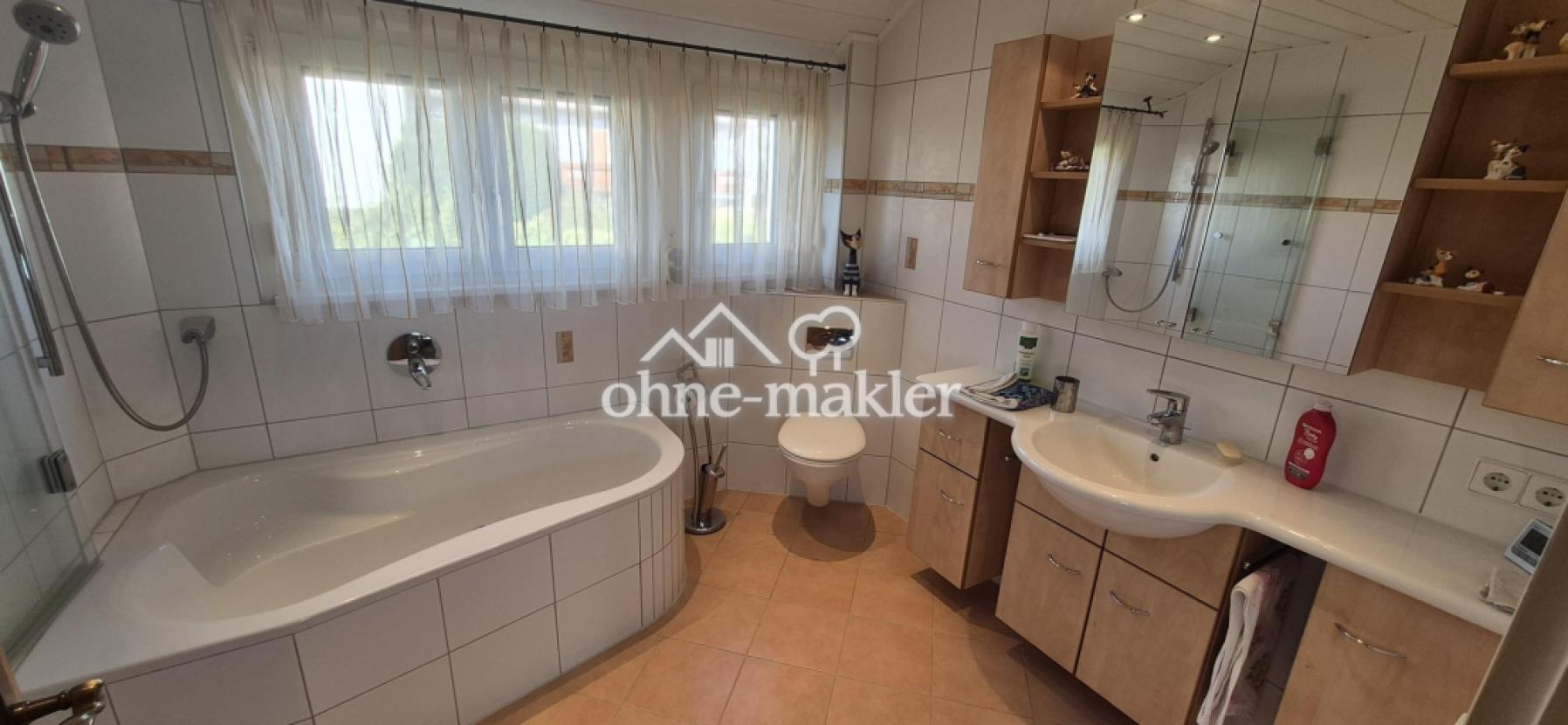 Tageslichtbadezimmer OG 2