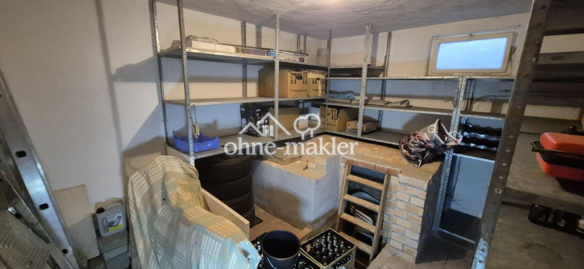 Kellerraum mit Kartoffelkeller