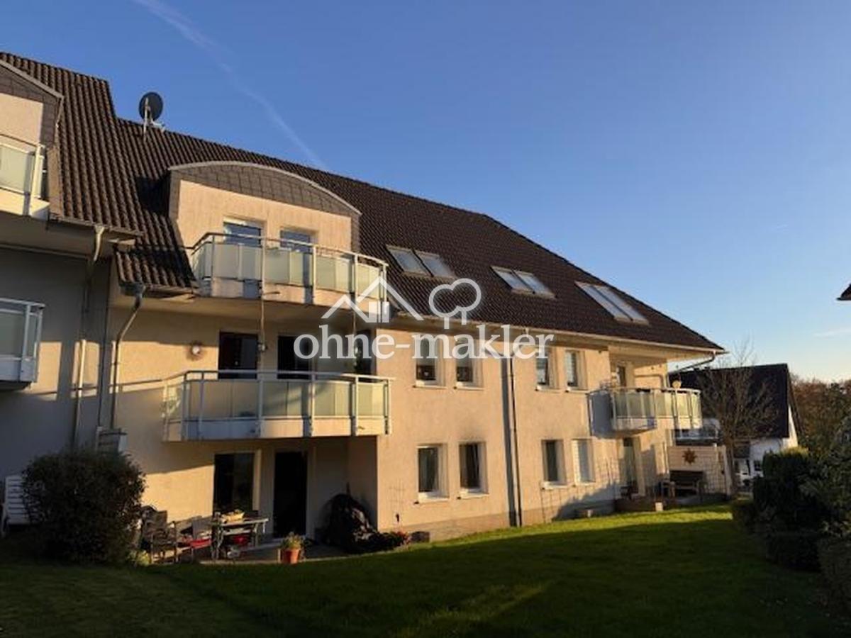 Gartenansicht mit Balkonen