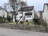 Front von der ruhigen Seitenstraße aus