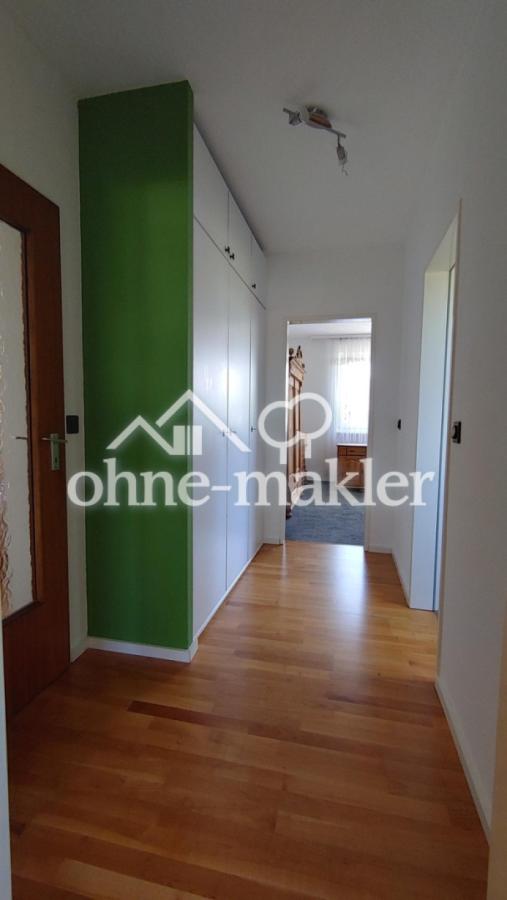 2. Flur Blick ins Kinderzimmer