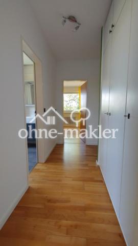 2. Flur Blick ins Bad und SZ