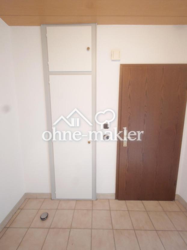 Eingangsbereich mit Einbauschr