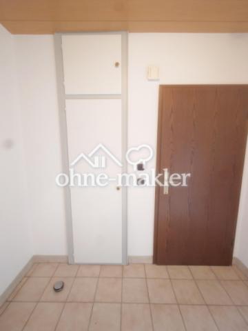 Eingangsbereich mit Einbauschr