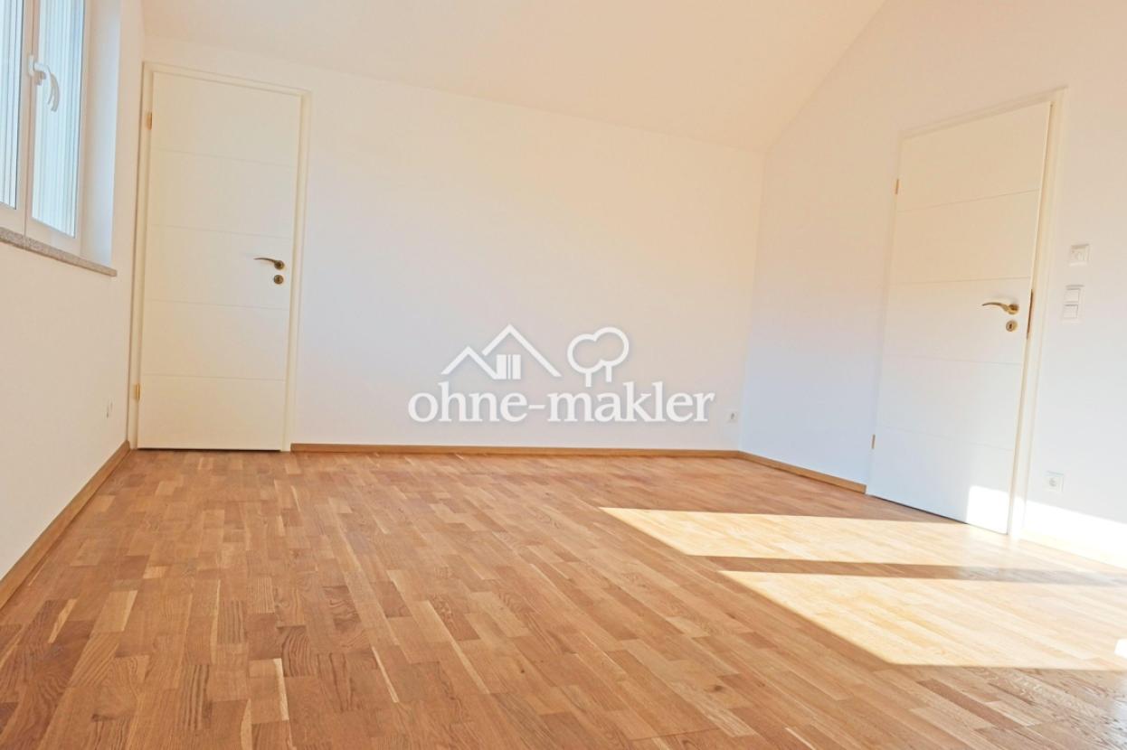 großes Schlafzi. mit Fenster