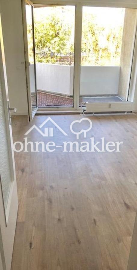 Blick Wohnraum Balkon