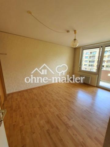 Wohn-Zi. mit verglastem Balkon