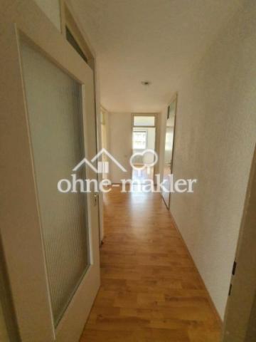 Flur zu 2 andere Zimmern