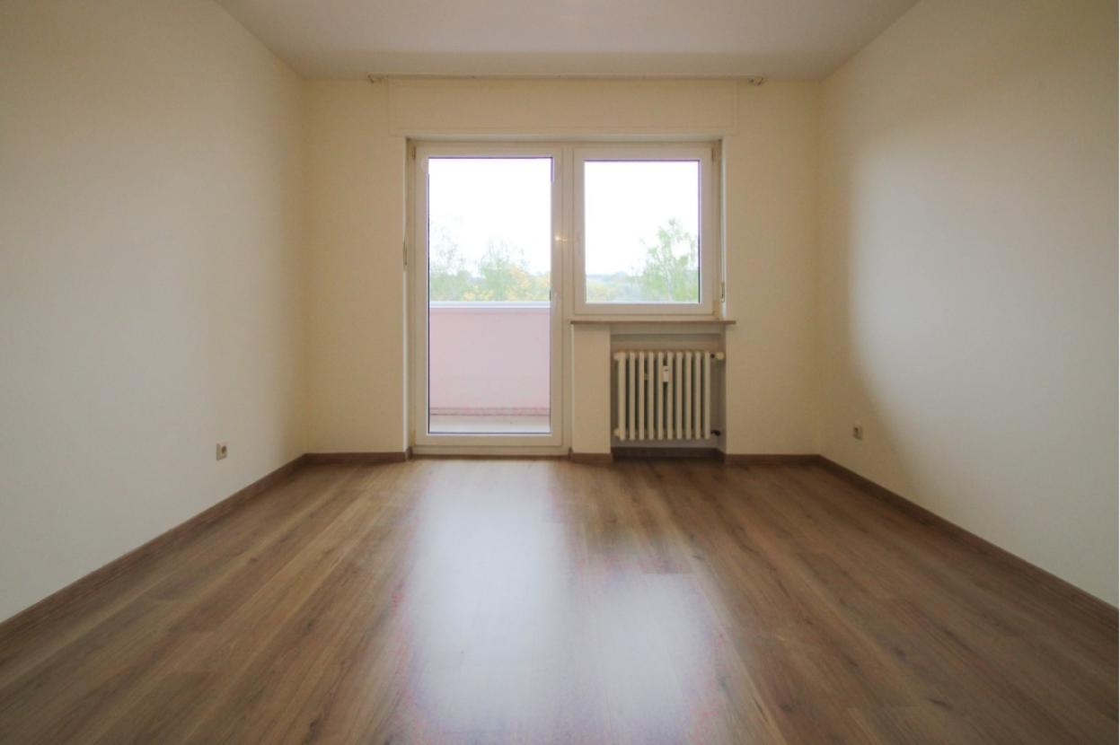 Schlafzimmer mit Zugang zum Ostbalkon
