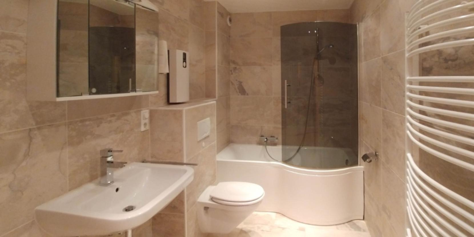 Badezimmer mit Waschmaschinenanschluss