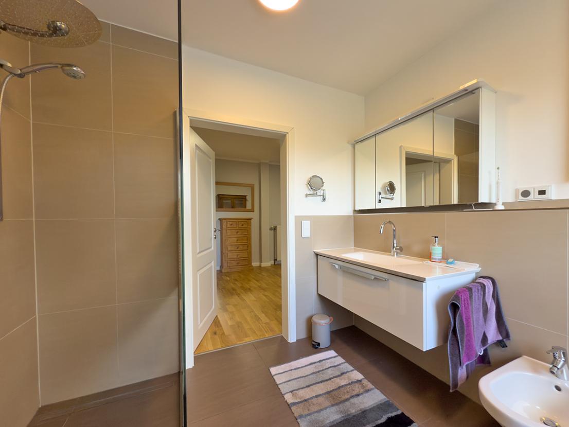 modernisiertes Duschbad EG