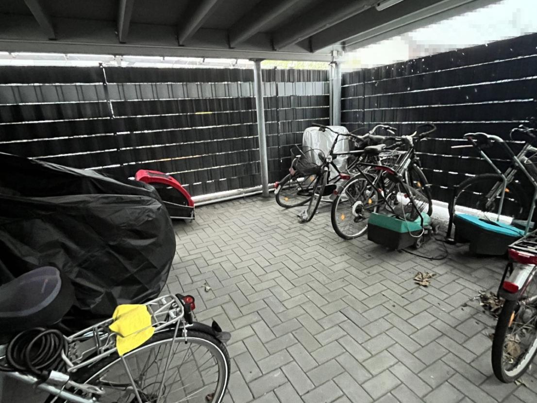 Fahrradunterstand im Freien