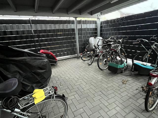 Fahrradunterstand im Freien