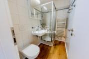 Bad mit Dusche WC Heizung