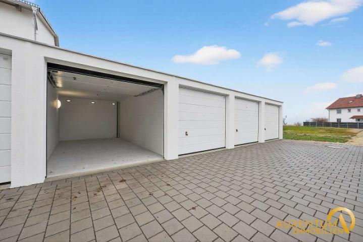 Garage mit Zugang zum Garten