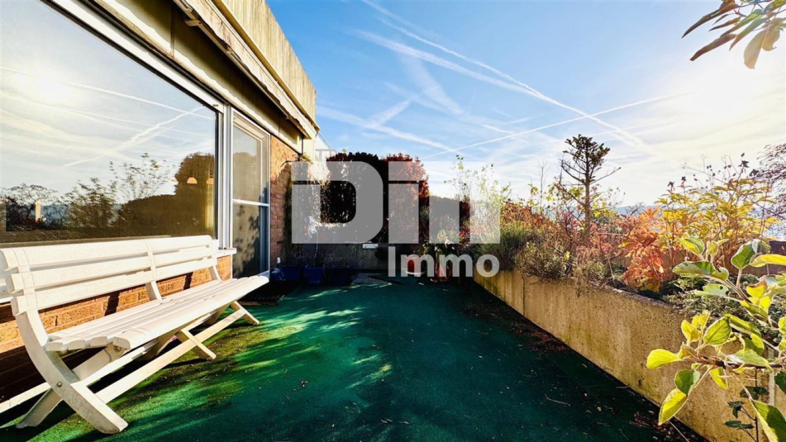 Dachterrasse mit Markise