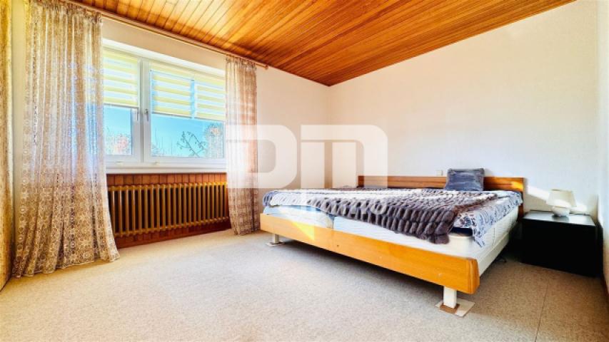 Schlafzimmer / Blick auf Terrasse