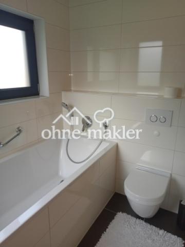 Badezimmer mit Dusche und Bad 