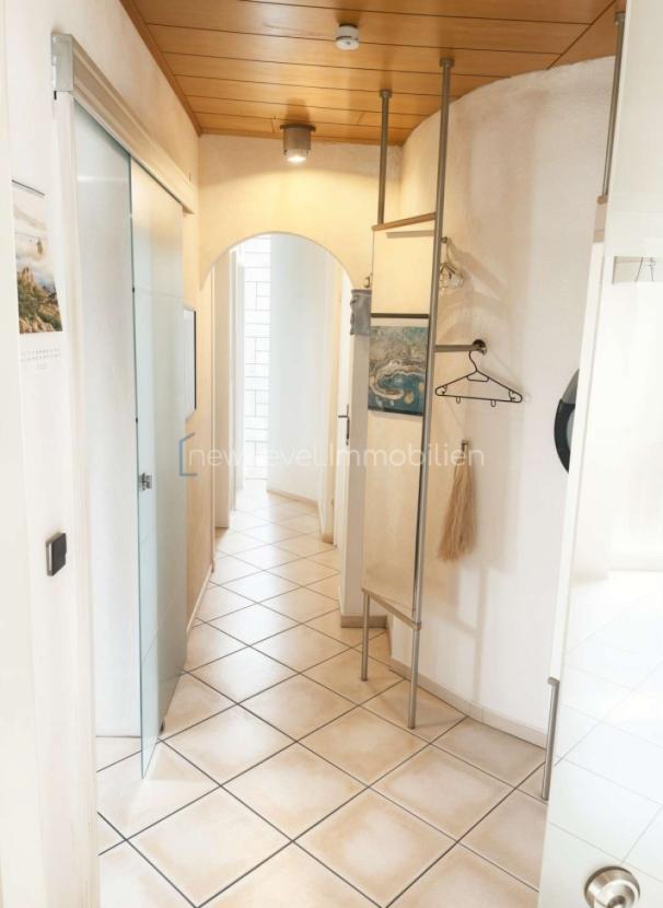 EG Gang Blickrichtung Ost - (KI optimiert)