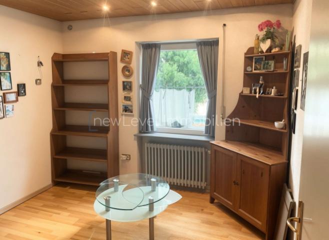 EG Zimmer Ost - (KI optimiet)