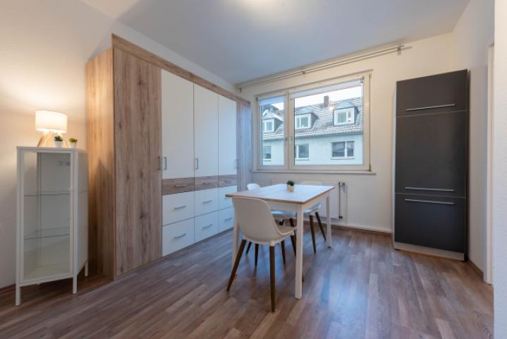 Weitere Ansicht separierter Ess- und Arbeitsbereich 