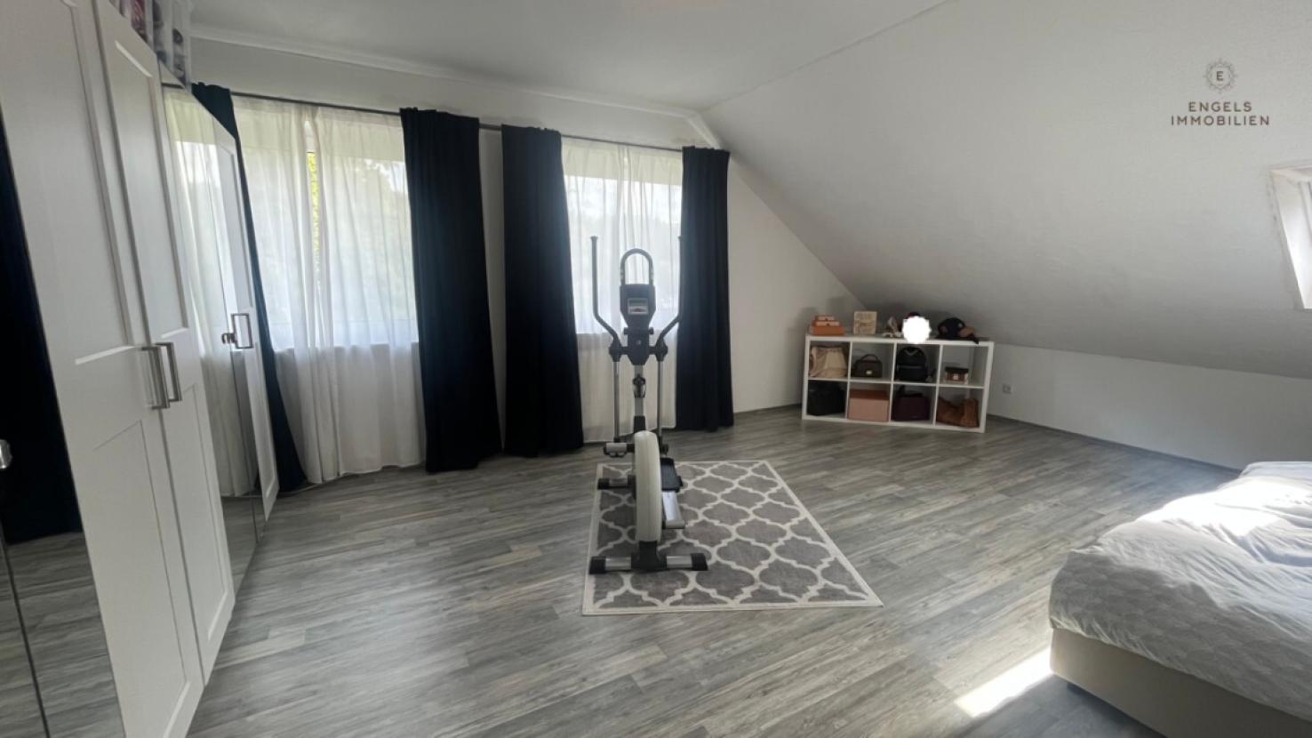 großzügiges Elternschlafzimmer