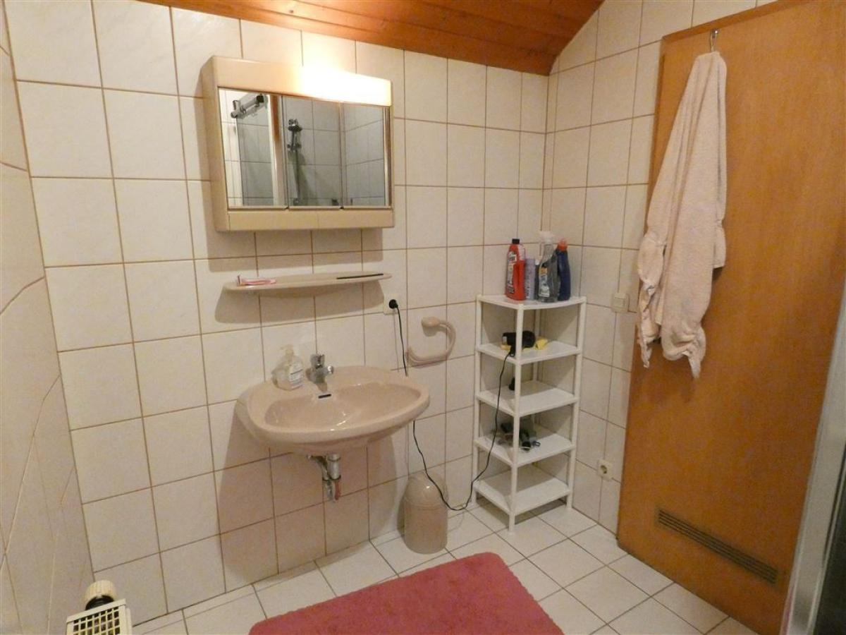 Bad mit Dusche Dachgeschoß