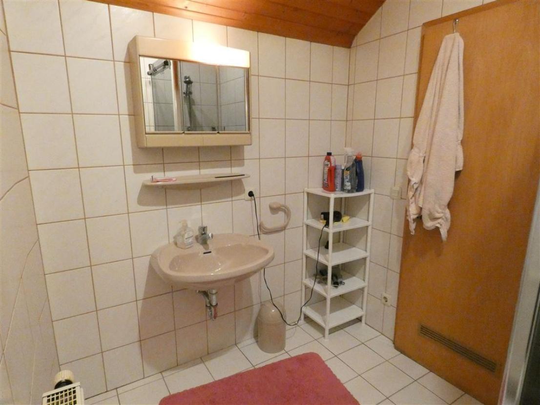 Bad mit Dusche Dachgeschoß