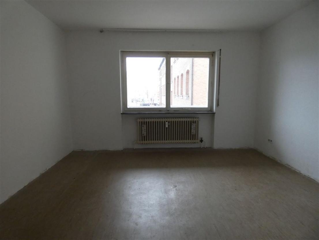 geräumiges Schlafzimmer