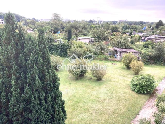 Blick ins Grüne vom Balkon