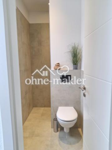 Gäste-WC mit Dusche EG