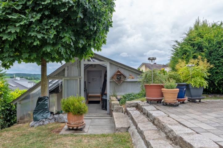 Rückseite des Garagengebäudes