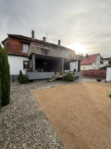 Blick auf Terrasse (linke Haushälfte)