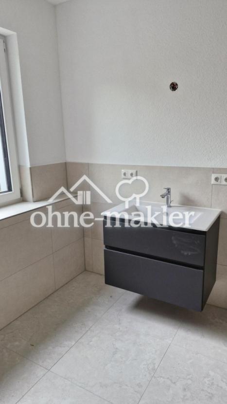 Badezimmer 1 mit Waschbecken